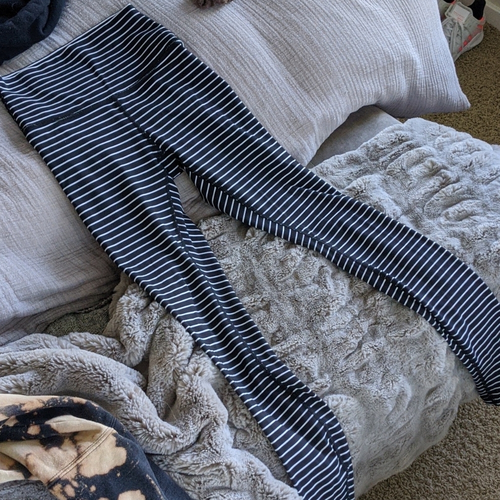 Lululemon striped wunder unders - Picture 2 of 4